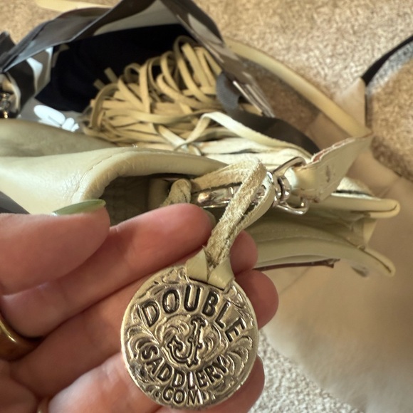 Natural Daisy Tooled Clutch Stadium Purse - Picture 5 of 5